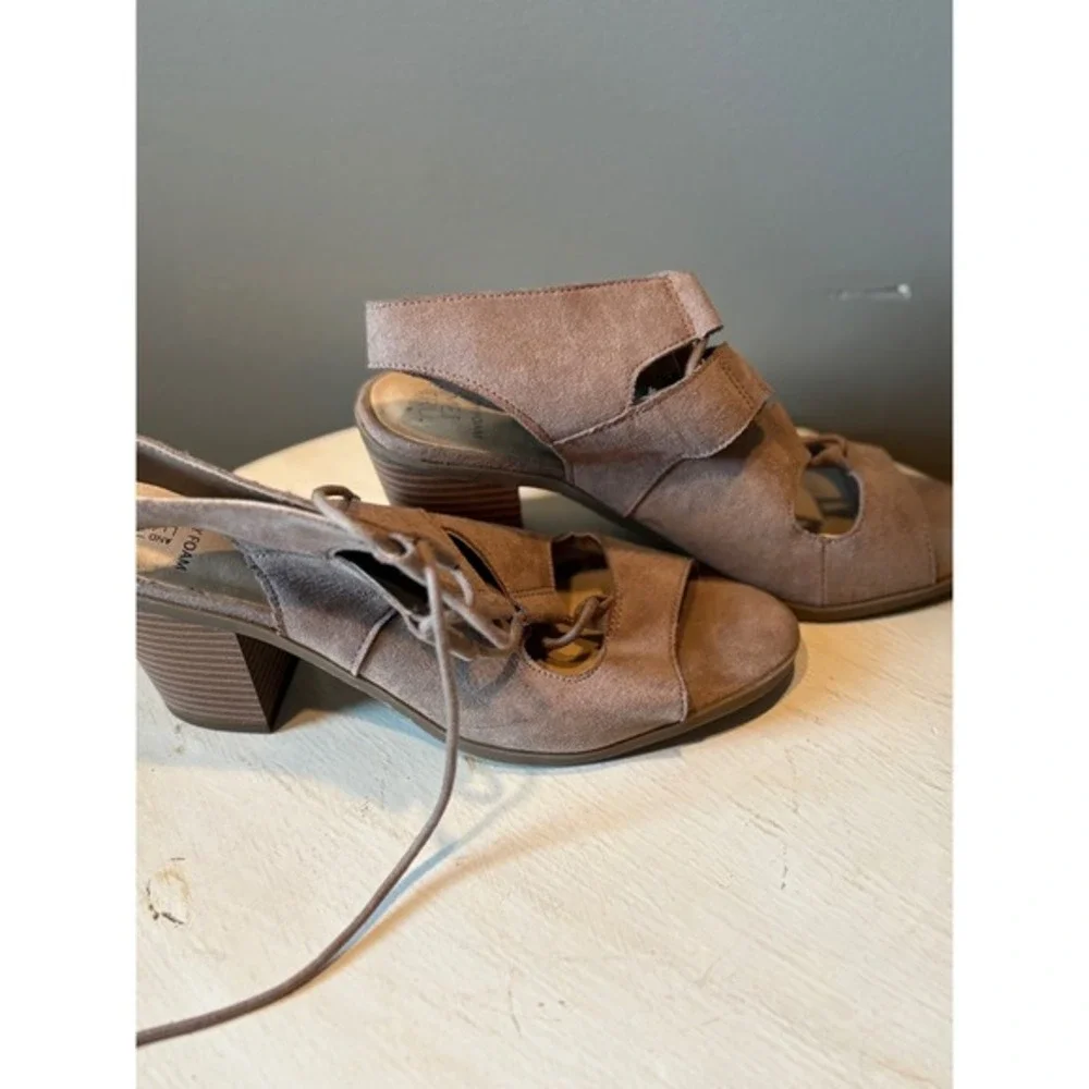 Time and Tru Women's Lace Up Heeled Wedges Wide Width Brown Size‎ 8W Sandals